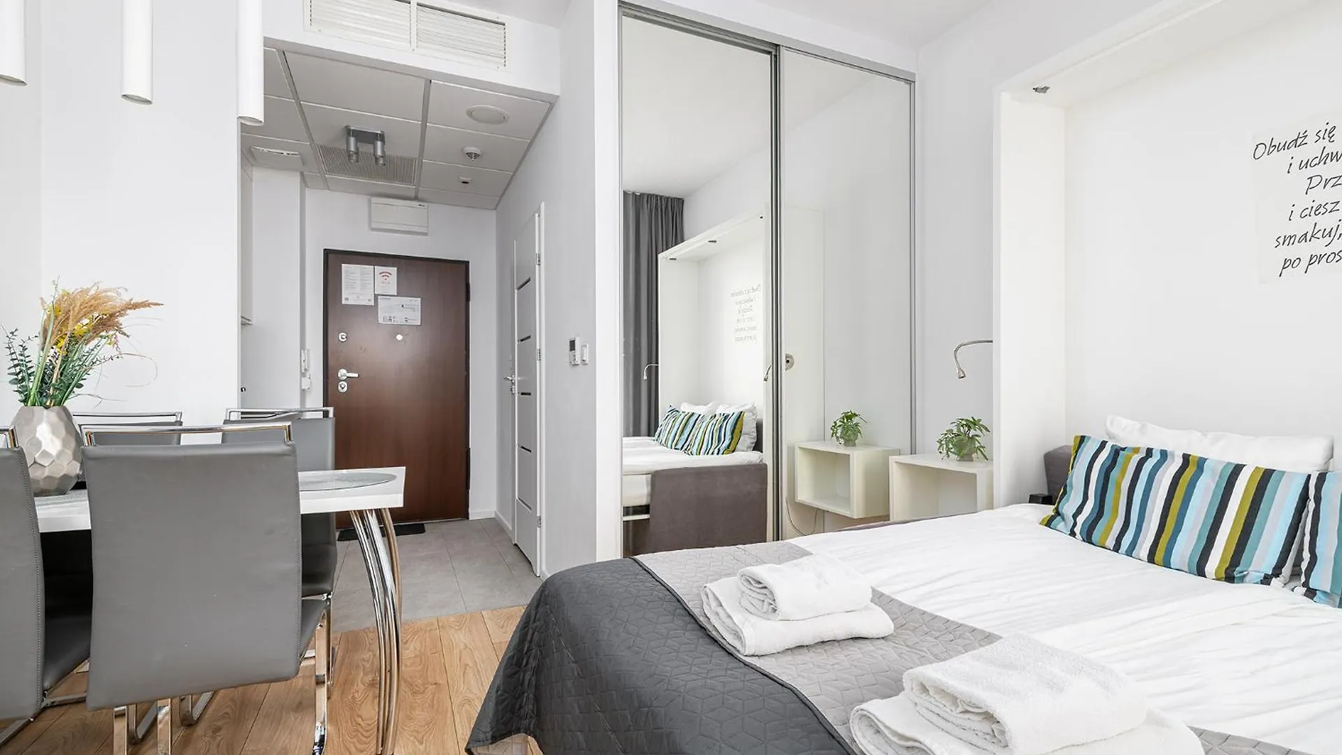 Rentplanet - Apartamenty Kasprzaka 华沙 0*,