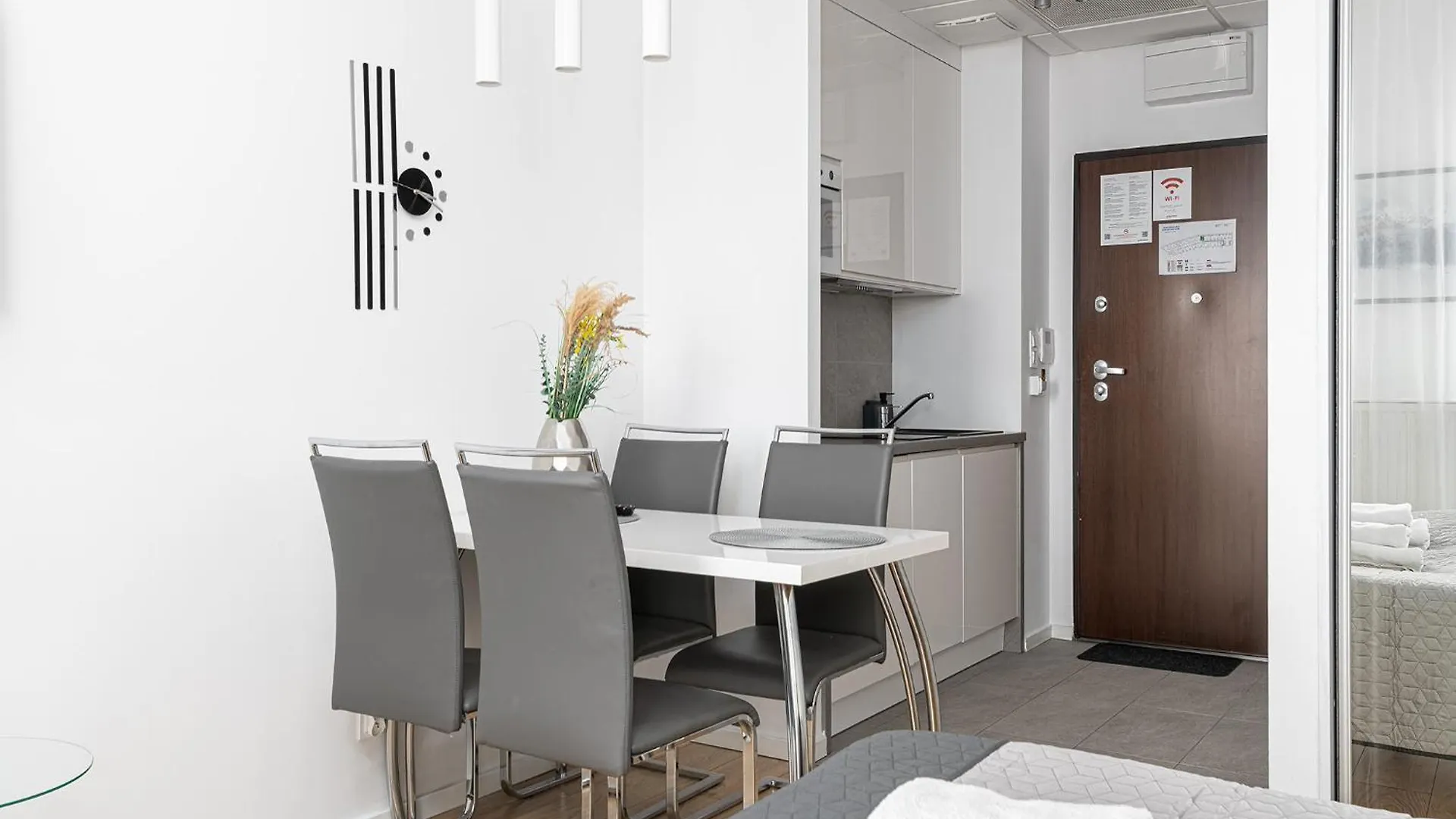 Rentplanet - Apartamenty Kasprzaka Warszawa 0*,  Polska