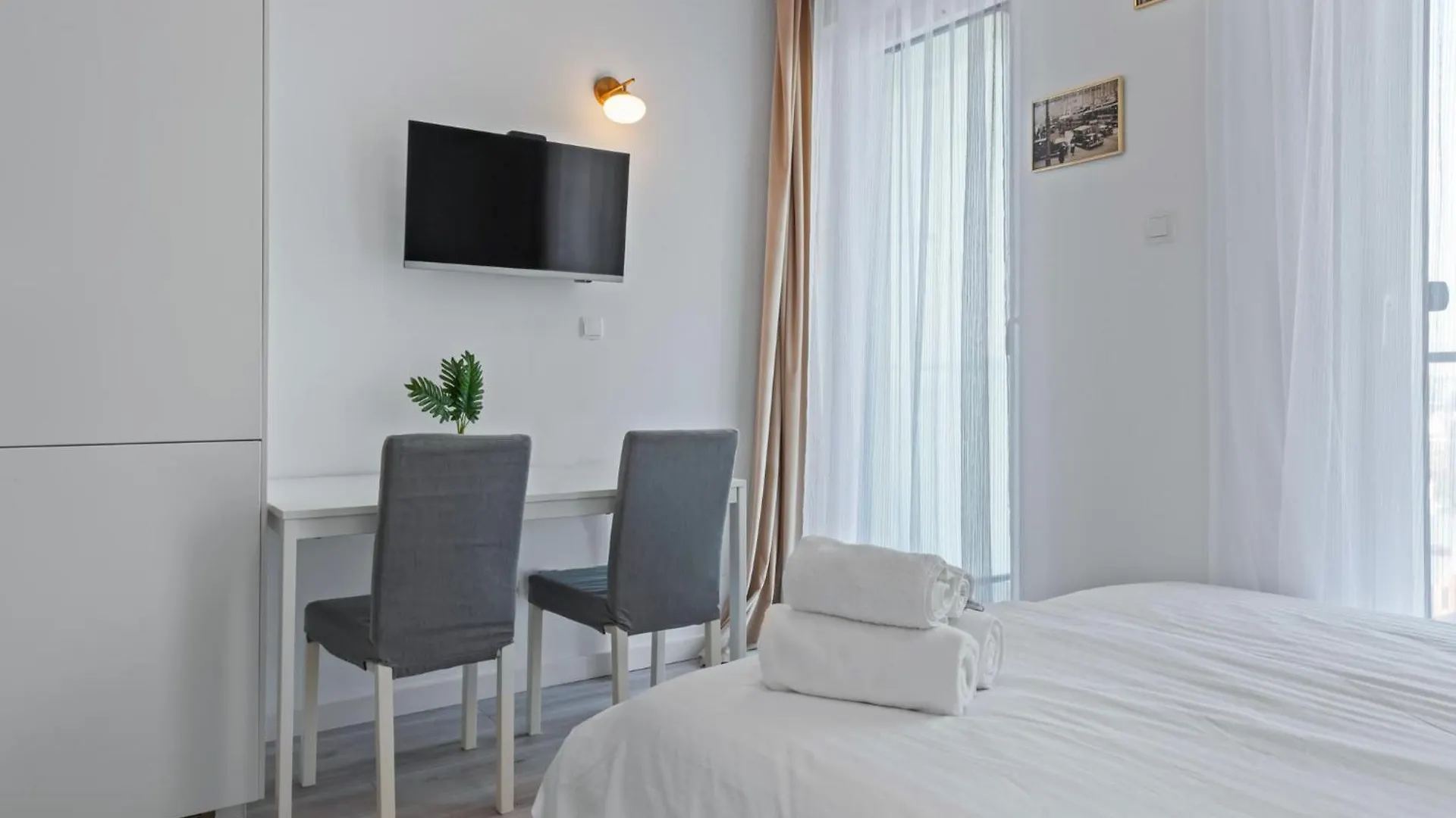 Rentplanet - Apartamenty Kasprzaka Warsaw Apartment